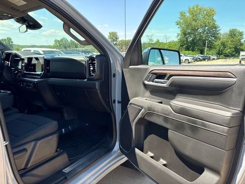 Used 2024 Chevrolet Silverado 1500 LT AWD/4WD image 43