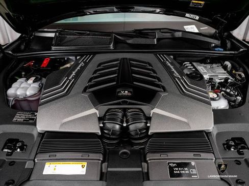 Used 2025 Lamborghini Urus SE AWD/4WD image 4