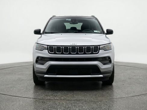 Used 2025 Jeep Compass Limited AWD/4WD image 2