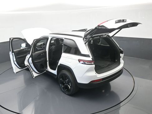 Used 2025 Jeep Grand Cherokee Altitude image 66