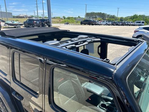 Used 2019 Jeep Wrangler Unlimited Rubicon AWD/4WD image 24