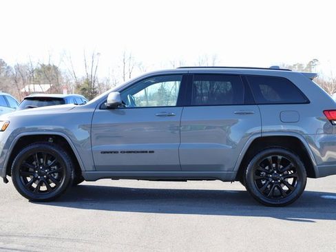 Used 2022 Jeep Grand Cherokee Laredo X image 3
