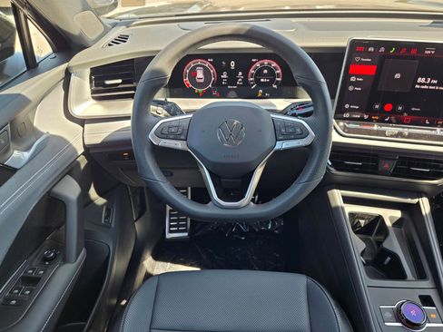 New 2026 Volkswagen Tiguan SE R-Line FWD image 9