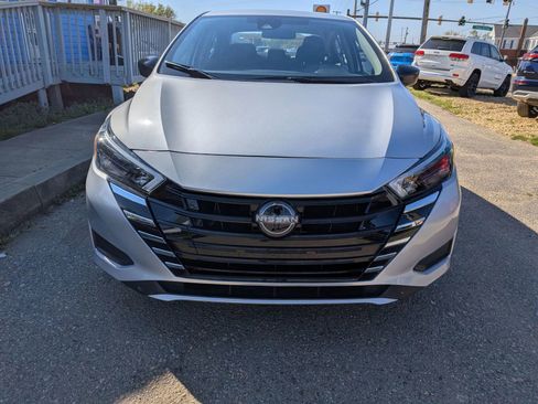 Used 2025 Nissan Versa S FWD image 9