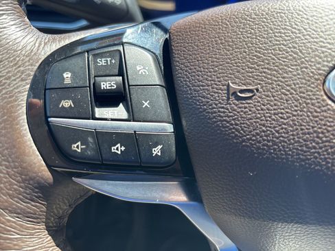 Used 2022 Ford Explorer King Ranch w/ Premium Technology Package image 13