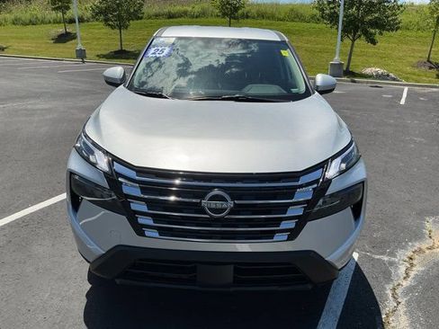 Used 2025 Nissan Rogue SV AWD/4WD image 9