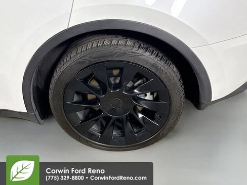 Used 2024 Tesla Model Y Long Range AWD/4WD image 30