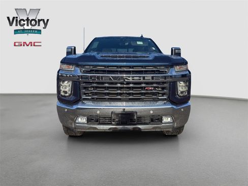 Used 2020 Chevrolet Silverado 2500 LTZ w/ LTZ Premium Package image 3