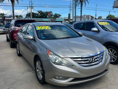 Used 2011 Hyundai Sonata Limited w/ Navigation Pkg 5 FWD image 2