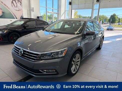 Used 2017 Volkswagen Passat 1.8T SEL Premium FWD image 2