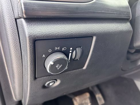 Used 2019 Jeep Grand Cherokee Altitude AWD/4WD image 11