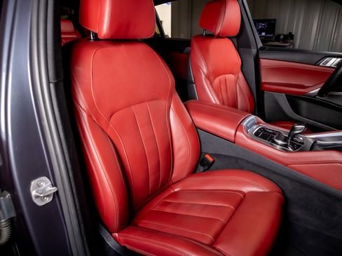 Used 2020 BMW X6 M50i image 23