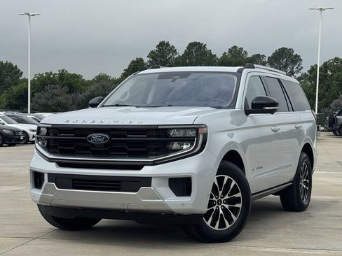 Used 2025 Ford Expedition Platinum AWD/4WD image 2