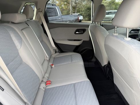 Used 2023 Nissan Rogue SV image 9