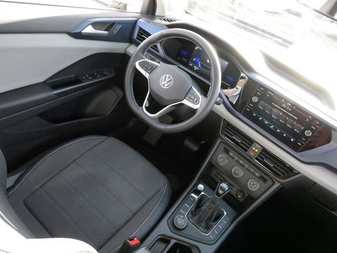 Certified 2022 Volkswagen Taos SE image 9