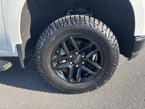 Used 2022 Chevrolet Silverado 1500 LT Trail Boss w/ LPO, Dark Essentials Package image 12