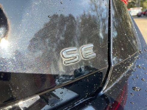 Used 2023 Volkswagen Jetta SE w/ Panoramic Sunroof Package image 24