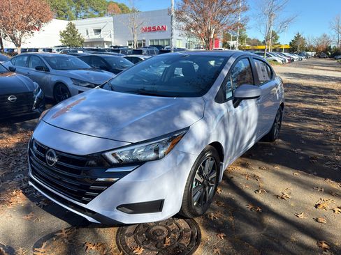 New 2025 Nissan Versa SV image 3