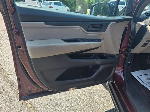 Used 2019 Honda Odyssey EX image 9