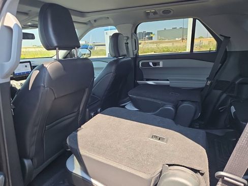 Used 2021 Ford Explorer XLT w/ Equipment Group 202A AWD/4WD image 12