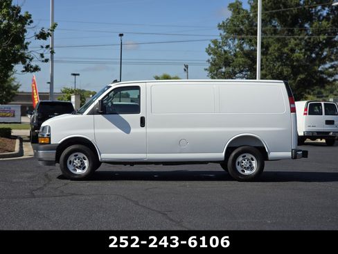 Used 2025 Chevrolet Express 2500 w/ Driver Convenience Package RWD image 4