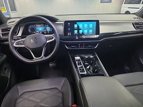 Used 2025 Volkswagen Atlas Cross Sport SE FWD image 18