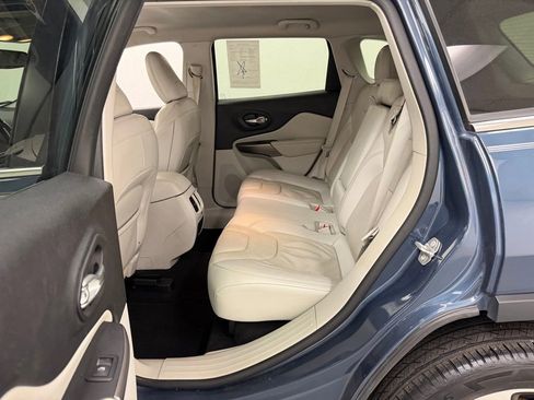 Used 2020 Jeep Cherokee Limited FWD image 16