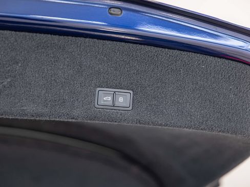 Used 2020 Lamborghini Urus AWD/4WD image 16