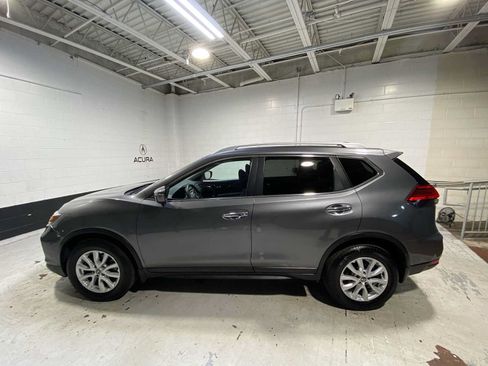 Used 2017 Nissan Rogue SV AWD/4WD image 3