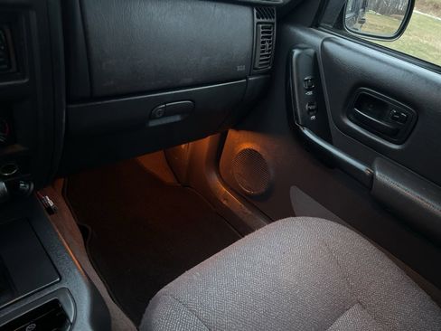 Used 2000 Jeep Cherokee Classic image 39