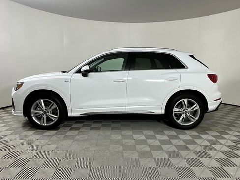 Used 2024 Audi Q3 2.0T Premium w/ Convenience Package image 2
