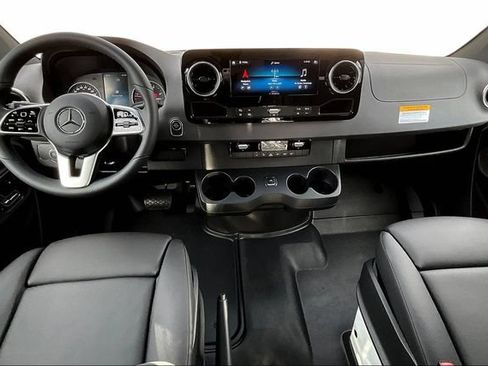Used 2024 Mercedes-Benz Sprinter 2500 image 7