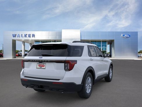 New 2026 Ford Explorer Active RWD image 8