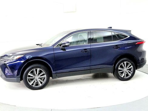 Certified 2023 Toyota Venza LE AWD/4WD image 3