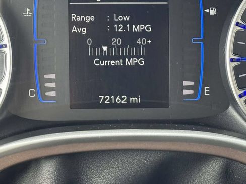 Used 2022 Chrysler Voyager LX FWD image 17