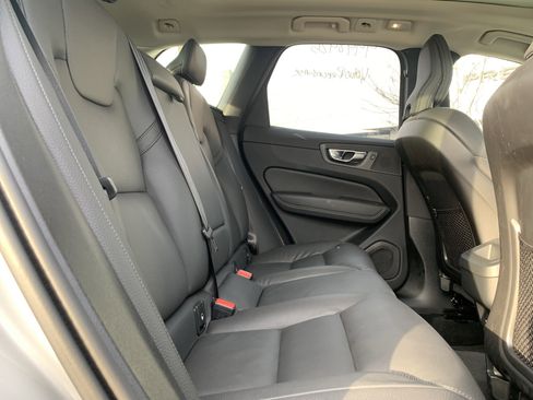 Used 2025 Volvo XC60 B5 Plus image 33