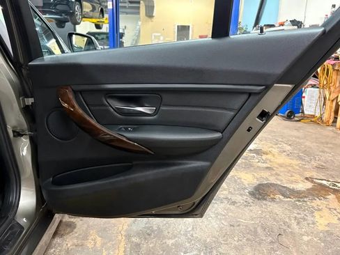 Used 2016 BMW 320i xDrive Sedan AWD/4WD image 28