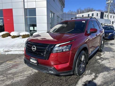 Used 2024 Nissan Pathfinder SV w/ Black Appearance Package image 4