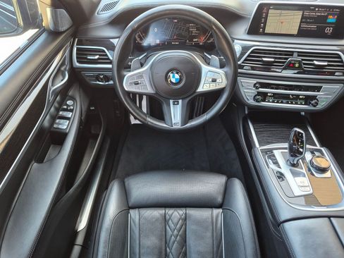 Used 2022 BMW 750i xDrive w/ Executive Package AWD/4WD image 15