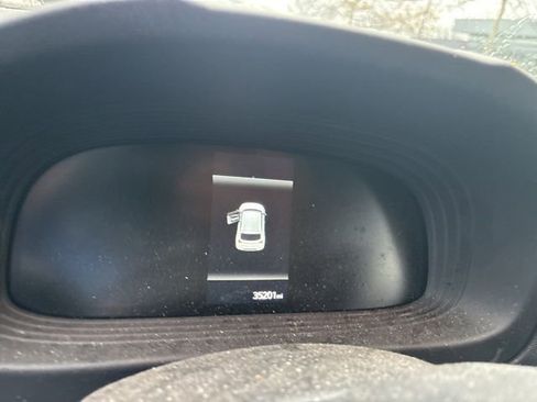 Used 2023 Hyundai Venue Limited image 5