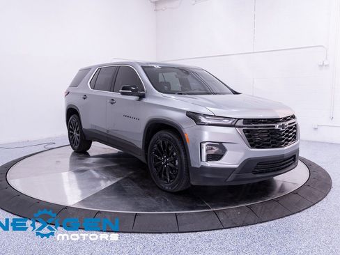 Used 2023 Chevrolet Traverse RS w/ LPO, Floor Liner Package AWD/4WD image 3