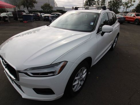 Used 2020 Volvo XC60 T5 Momentum image 1