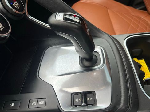 Used 2020 Jaguar E-PACE SE image 37