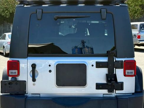 Used 2008 Jeep Wrangler Unlimited Rubicon w/ Dual Top Group AWD/4WD image 11