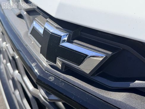 Used 2021 Chevrolet Equinox Premier w/ Redline Edition FWD image 9