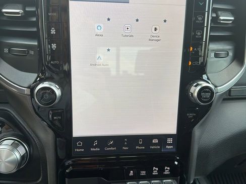 Used 2023 RAM 1500 Laramie AWD/4WD image 12