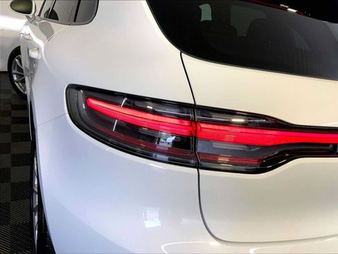 Certified 2026 Porsche Macan AWD/4WD image 30