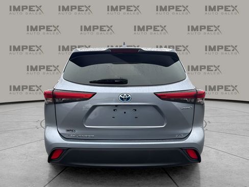 Used 2021 Toyota Highlander XLE image 4