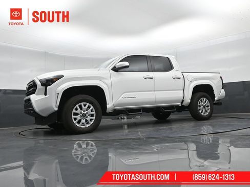 Used 2024 Toyota Tacoma SR5 AWD/4WD image 38