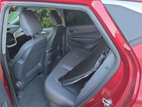 Used 2020 Chevrolet Bolt Premier w/ Infotainment Package FWD image 9